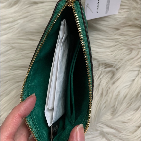 Coach NWT Corner Zip Wristlet With Radish - Picture 6 of 11